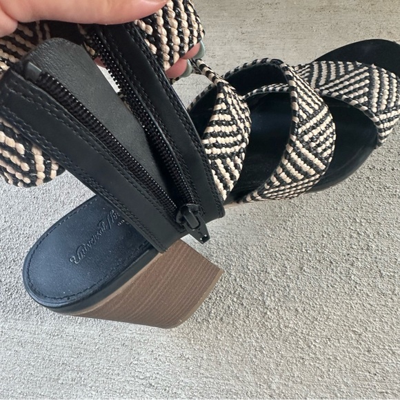 Universal Thread || Emely Huarache sandals in black - Picture 5 of 8